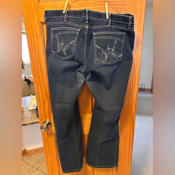 Wrangler Women's Boot Cut Jeans - Shiloh, no-gap waist band. - Picture 2 of 3